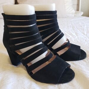 TORRID BLACK  SUEDE HEELS SIZE 8W